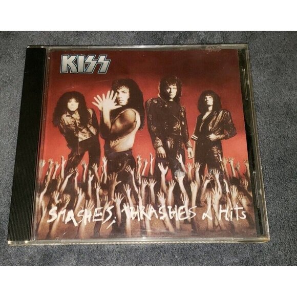 KISS cd SMASHES THRASHES AND HITS plus backstage pass - Picture 1 of 5